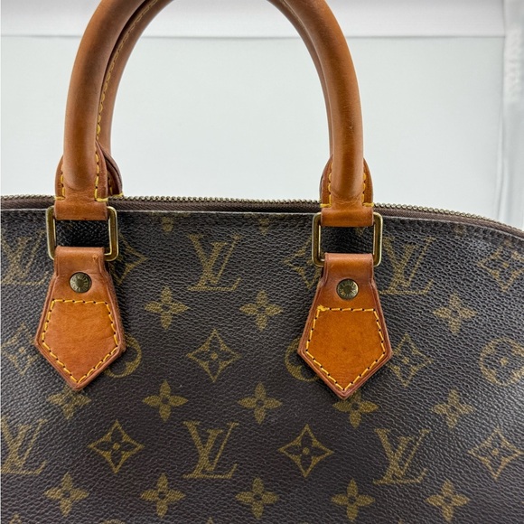 Louis Vuitton Authenticated Alma Satchel with Monogram Pattern - Picture 2 of 10